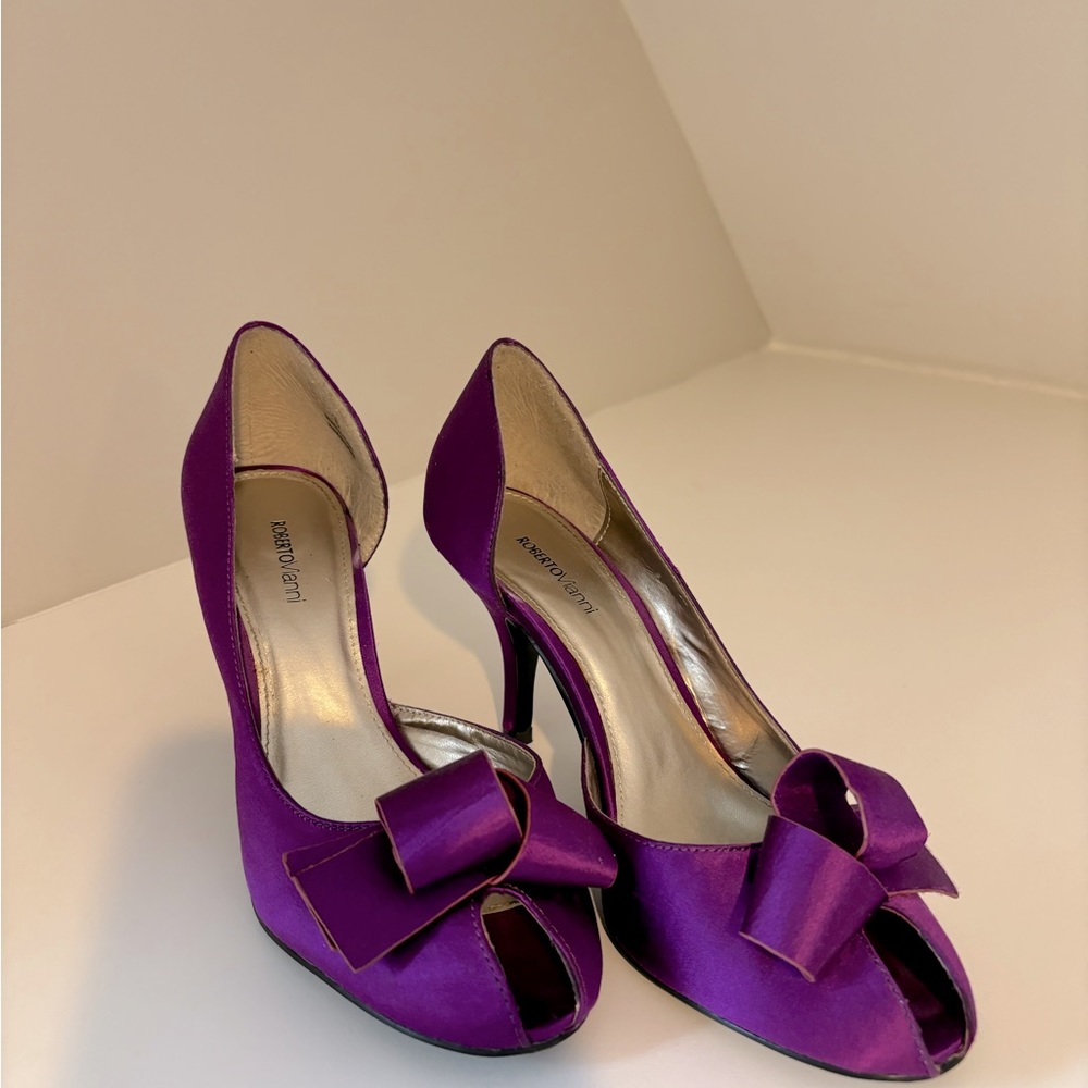 Fuschia Roberto Vianni heels.  Used once.  Excellent condition. Size 8.